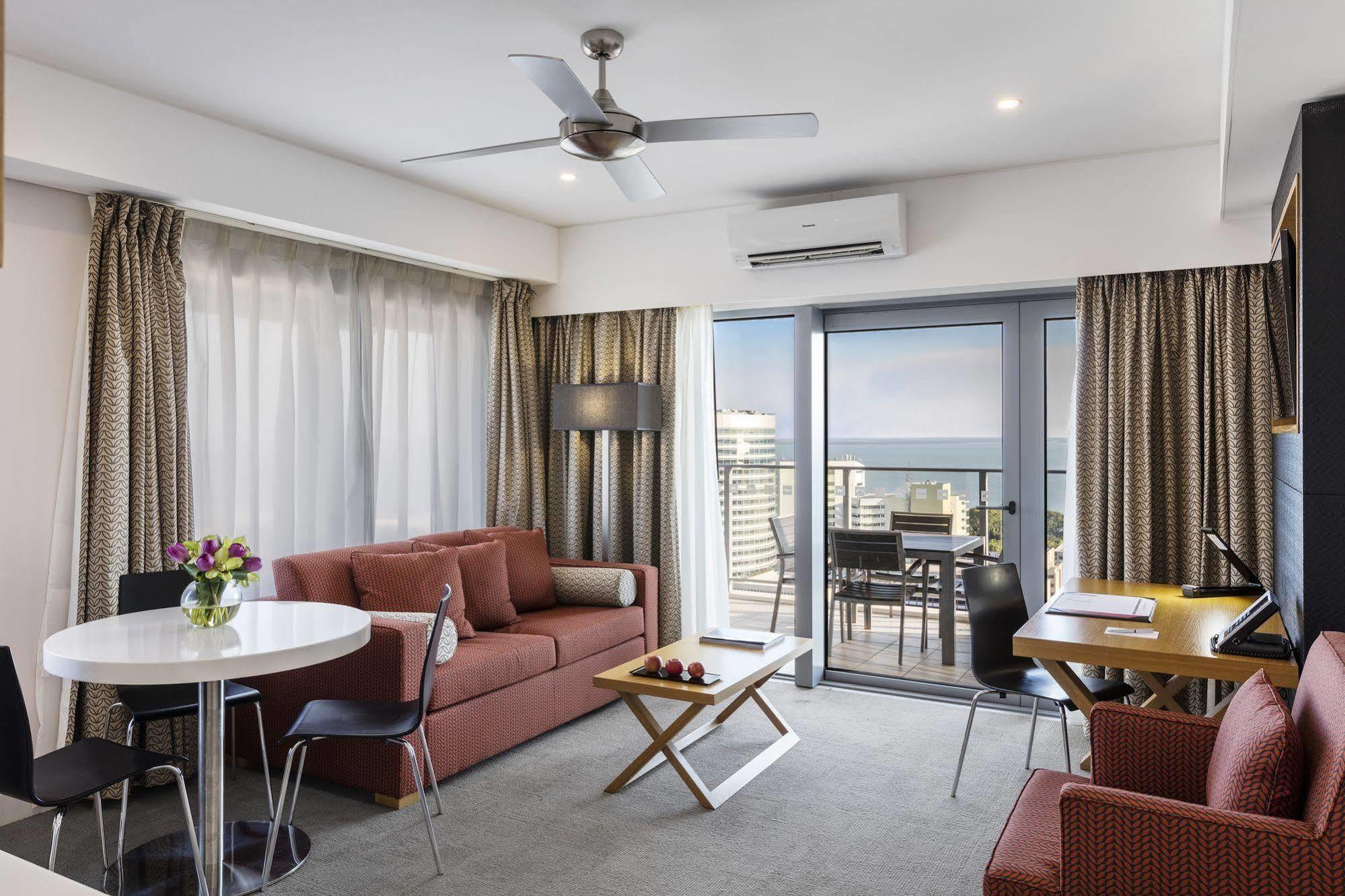 Oaks Darwin Elan Hotel エクステリア 写真